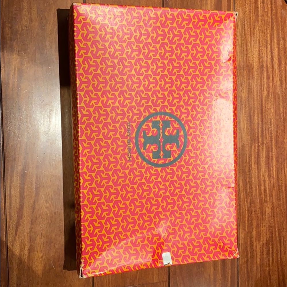 gorgeous tory burch boots!
